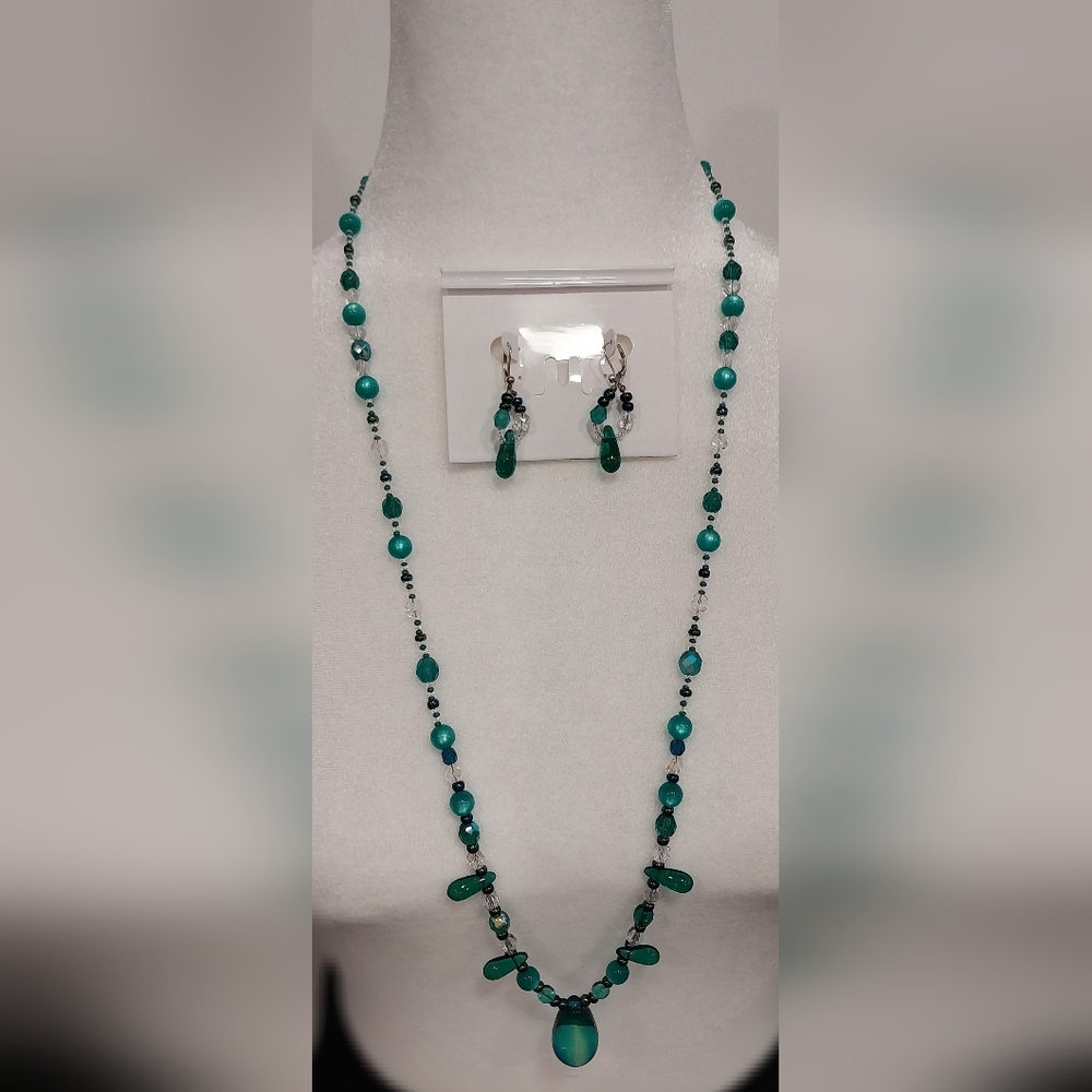 Green Glass Bead Necklace and Earrings Set Sterling Clasp - Picture 2 of 16